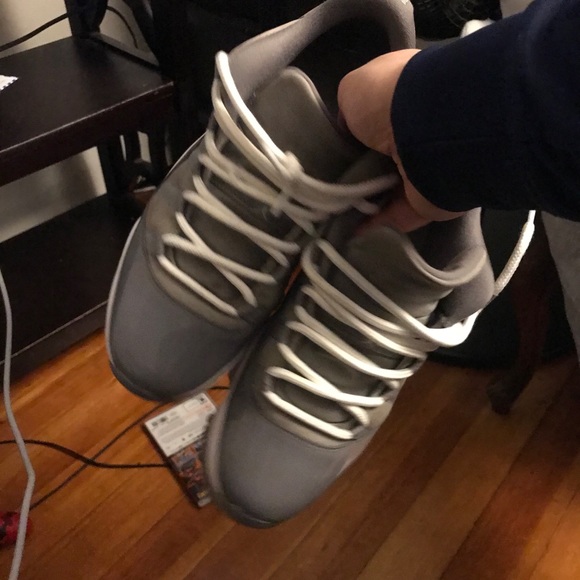 Low top Jordan 11s - Picture 5 of 5